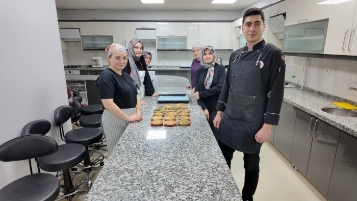 Yeni pasta şefleri eğitimlerine başladı